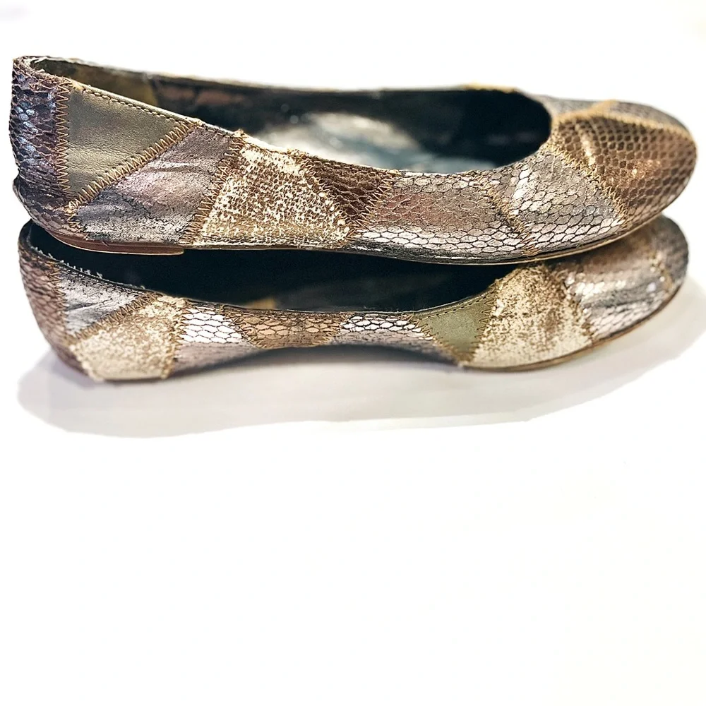 Steve Madden Two Toned Metallic Embossed Snake Print Ballet Flats, Girls Size 3Y